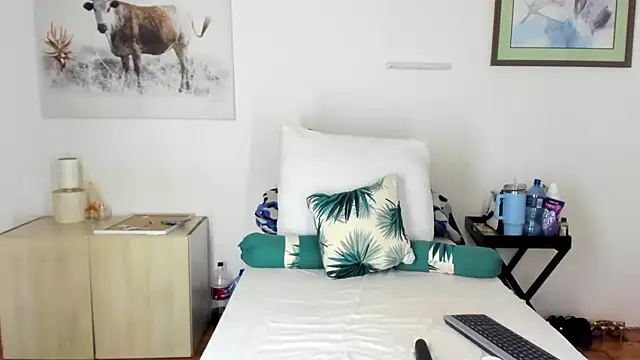 ConnieSmall24 online show from 16, 3, 2026