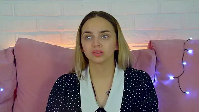 Snapshot of AnitaVenture chatting on 2, 10, 2025 AnitaVenture online show from 2, 10, 2025