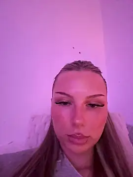 Snapshot of blondeeee chatting on 14, 5, 2026 blondeeee online show from 14, 5, 2026