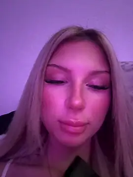 blondeeee online show from 9, 4, 2026