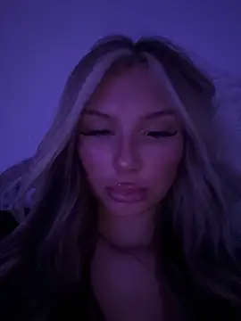 Snapshot of blondeeee chatting on 17, 5, 2026 blondeeee online show from 17, 5, 2026