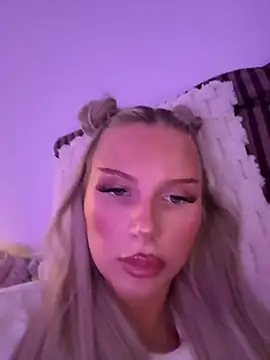 Snapshot of blondeeee chatting on 30, 6, 2026 blondeeee online show from 30, 6, 2026