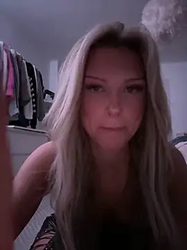 blondeeee online show from 16, 12, 2025