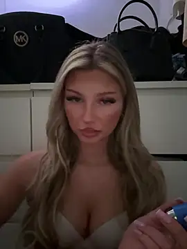 blondeeee online show from 11, 3, 2026