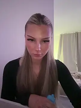 Snapshot of blondeeee chatting on 30, 5, 2026 blondeeee online show from 30, 5, 2026