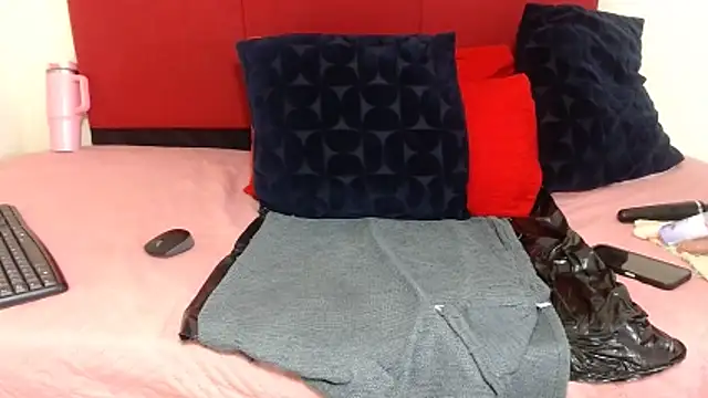 CurvyQueenx2 online show from 15, 4, 2026