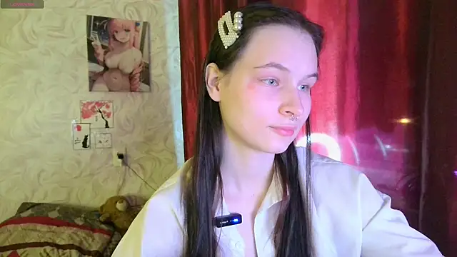 Snapshot of LolaVibe chatting on 11, 11, 2025 LolaVibe online show from 11, 11, 2025