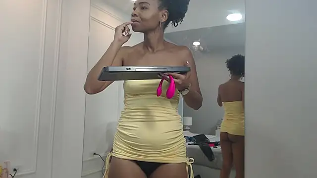 Snapshot of ChantalGarner chatting on 13, 10, 2025 ChantalGarner online show from 13, 10, 2025