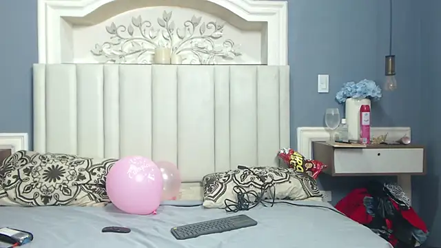 Snapshot of ChantalGarner chatting on 28, 11, 2025 ChantalGarner online show from 28, 11, 2025