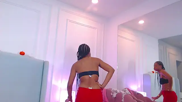 Snapshot of ChantalGarner chatting on 4, 11, 2025 ChantalGarner online show from 4, 11, 2025