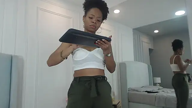 ChantalGarner online show from 18, 12, 2025