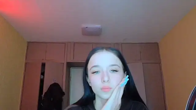 Emilia Light online show from 17, 4, 2026