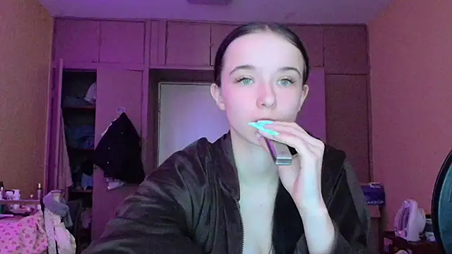 Emilia Light online show from 6, 4, 2026