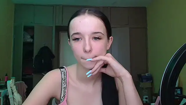 Emilia Light online show from 19, 4, 2026