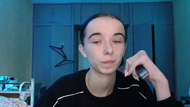 Emilia Light online show from 17, 10, 2025