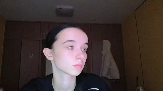 Emilia Light online show from 28, 11, 2025