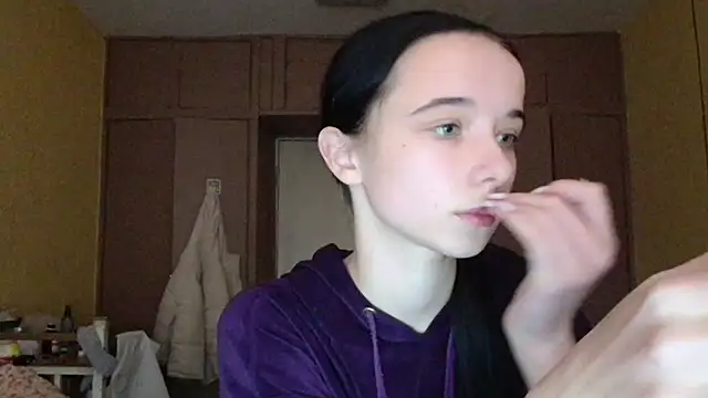 Emilia Light online show from 13, 11, 2025