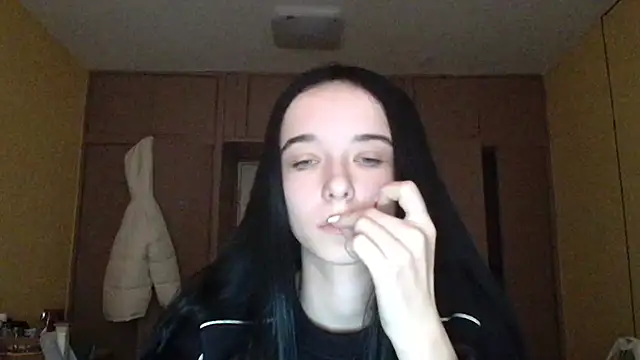 Emilia Light online show from 4, 11, 2025