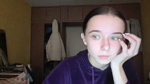 Emilia Light online show from 28, 10, 2025