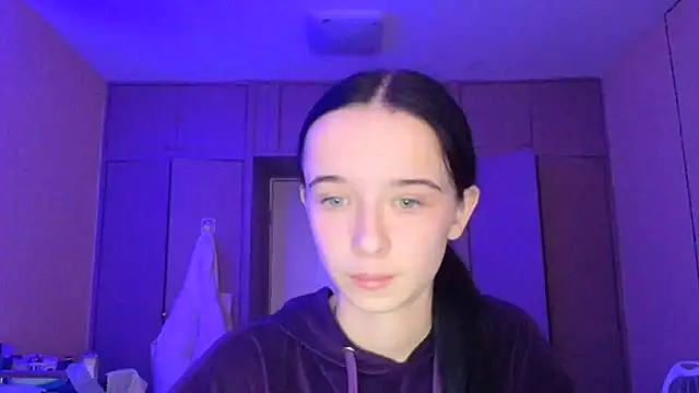 Emilia Light online show from 14, 11, 2025