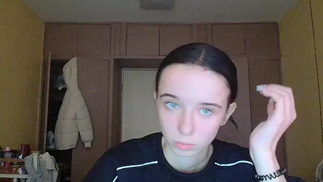 Emilia Light online show from 5, 11, 2025