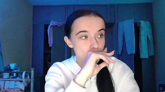 Emilia Light online show from 19, 10, 2025