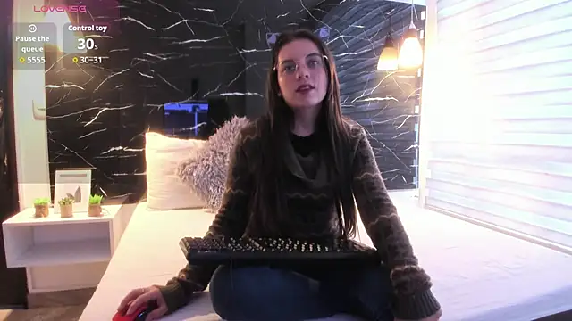 ZOE LE online show from 26, 10, 2025