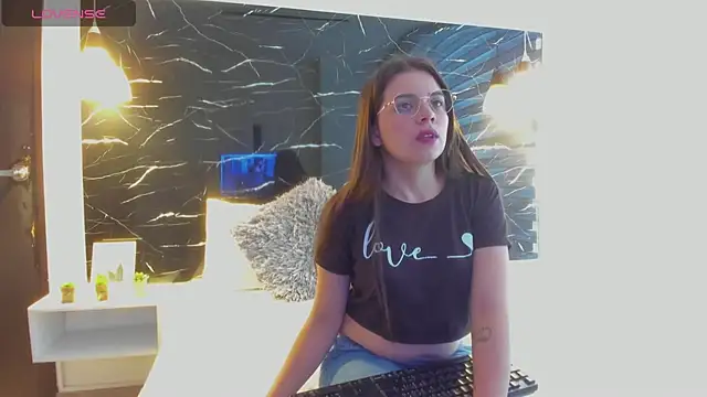 ZOE LE online show from 21, 10, 2025