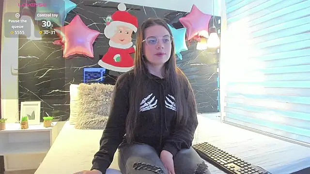 ZOE LE online show from 3, 12, 2025