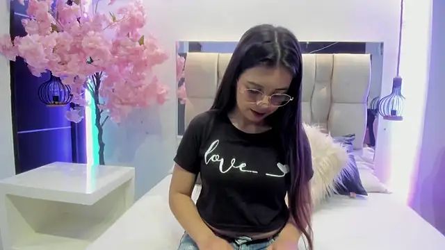 ZOE LE online show from 17, 11, 2025