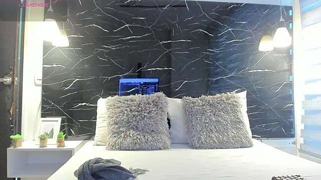 ZOE LE online show from 2, 2, 2026