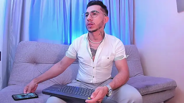 Taylor Lewiis online show from 4, 10, 2025