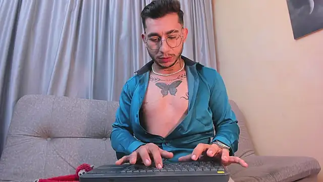 Taylor Lewiis online show from 5, 10, 2025