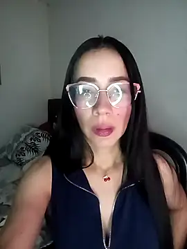 Snapshot of YaraDuartee chatting on 8, 4, 2026 YaraDuartee online show from 8, 4, 2026