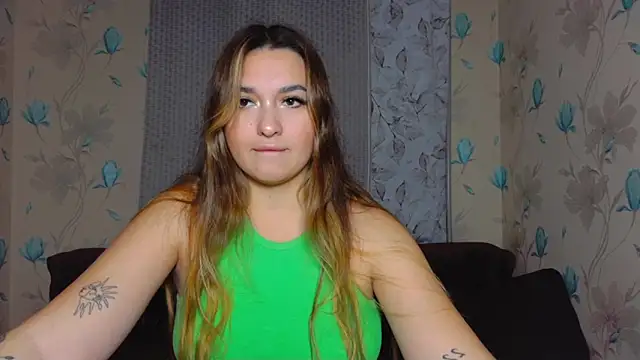 Snapshot of YourEmily_xx chatting on 4, 10, 2025 YourEmily xx online show from 4, 10, 2025