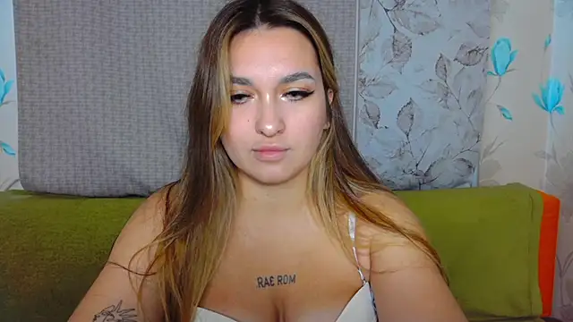 Snapshot of YourEmily_xx chatting on 2, 10, 2025 YourEmily xx online show from 2, 10, 2025
