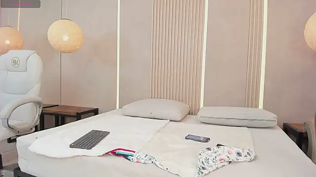 beca winn online show from 10, 10, 2025