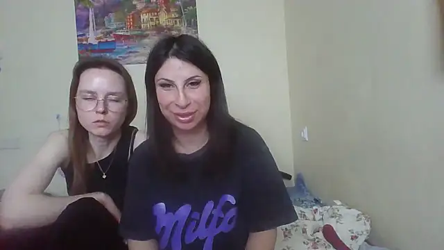 Snapshot of QueenMomyS chatting on 4, 5, 2026 QueenMomyS online show from 4, 5, 2026