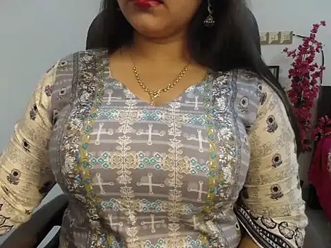 Queen Homaira online show from 13, 11, 2025