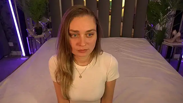 Snapshot of CupLoveElvira chatting on 11, 10, 2025 CupLoveElvira online show from 11, 10, 2025