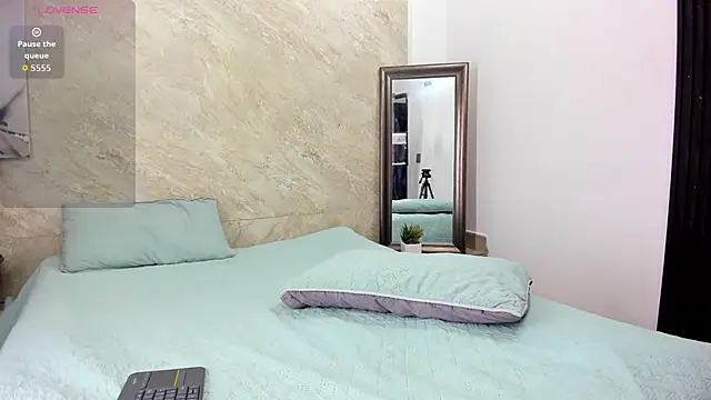 Snapshot of Chanel-munoz chatting on 15, 10, 2025 Chanel-munoz online show from 15, 10, 2025