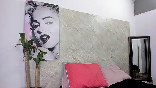 Snapshot of Chanel-munoz chatting on 2, 12, 2025 Chanel-munoz online show from 2, 12, 2025