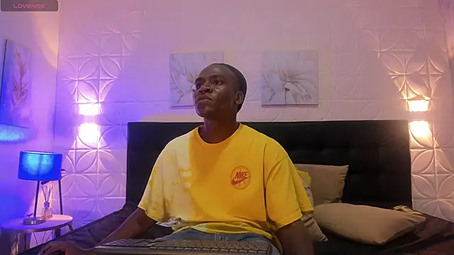 Snapshot of george_lance chatting on 19, 10, 2025 george lance online show from 19, 10, 2025