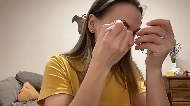 AnnieLove7722 online show from 10, 11, 2025