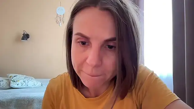 AnnieLove7722 online show from 18, 6, 2026