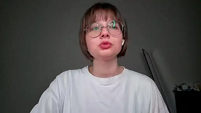 Snapshot of ExitedTroth chatting on 20, 5, 2026 ExitedTroth online show from 20, 5, 2026