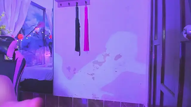 Snapshot of StellaAndTyler chatting on 17, 10, 2025 StellaAndTyler online show from 17, 10, 2025