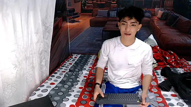 Snapshot of RomeoMillerr chatting on 19, 6, 2026 RomeoMillerr online show from 19, 6, 2026