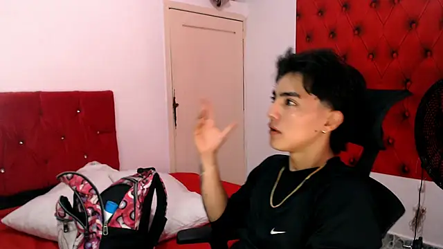 Snapshot of RomeoMillerr chatting on 18, 11, 2025 RomeoMillerr online show from 18, 11, 2025