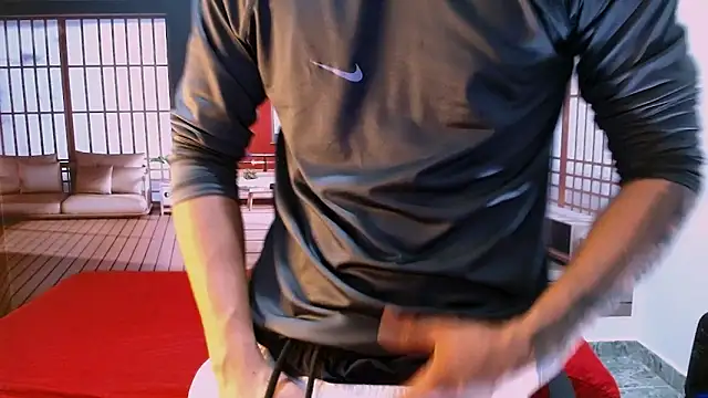 Snapshot of RomeoMillerr chatting on 5, 11, 2025 RomeoMillerr online show from 5, 11, 2025